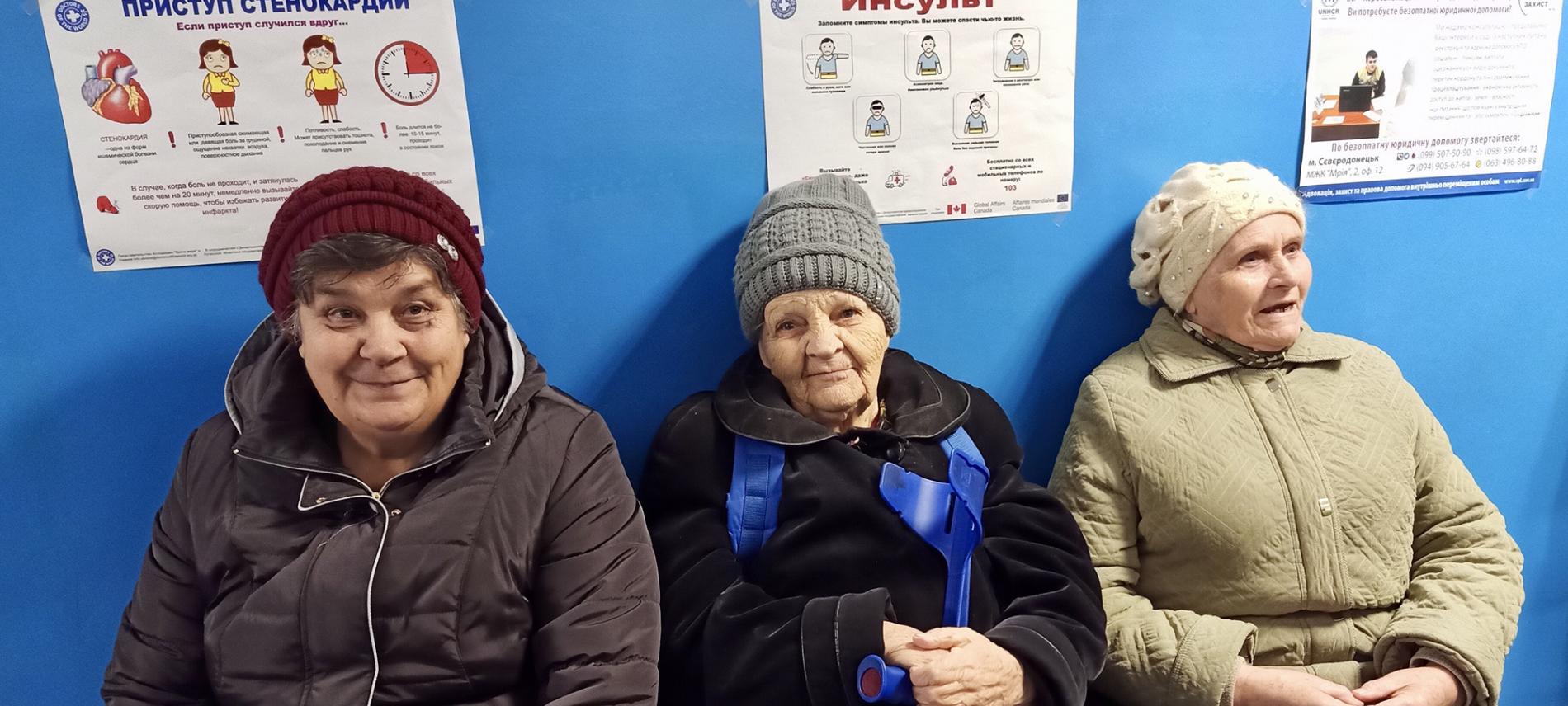 Patientinnen in der Ostukraine in einer Gesundheitsstation. Foto: Ärzte der Welt