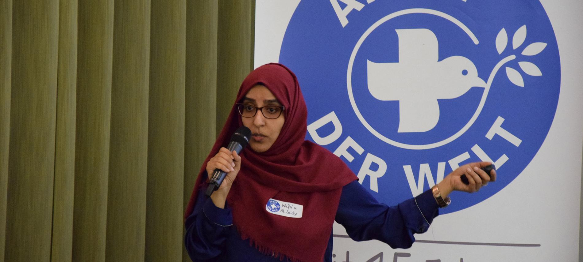 Generalkoordinatorin Wafa'a Al Saidy beim Vortrag in München. Foto: Ärzte der Welt