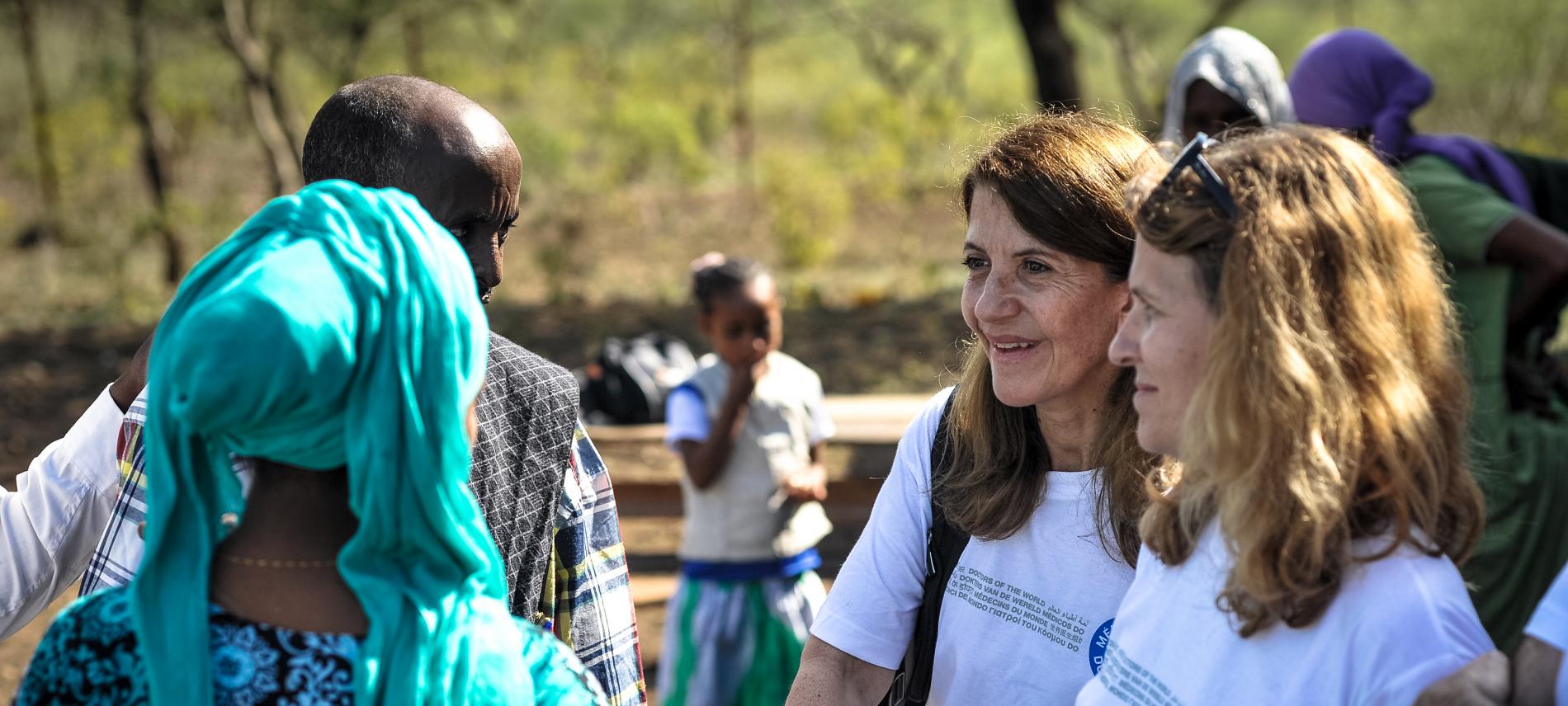 Françoise Sivignon mit Kooperationspartner während einer Projektreise in Äthiopien.