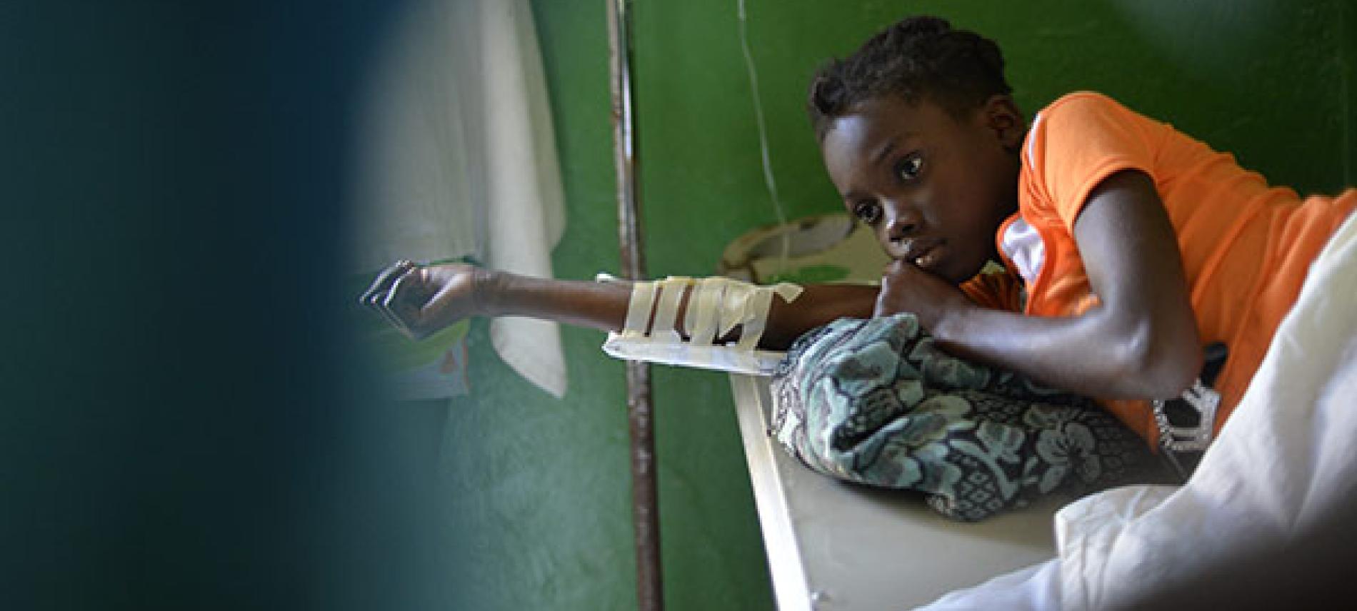 Patient*in in einer Gesundheitsstation in Haiti