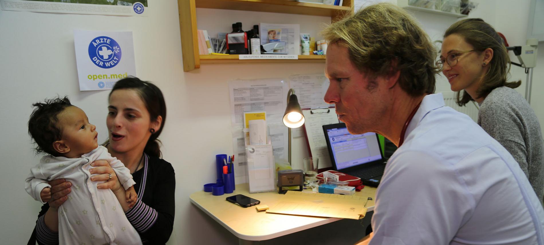Sprechstunde in der Anlaufstelle open.med München. Foto: Mike Yousaf Kindersprechstunde bei open.med München. Foto: Mike Yousaf