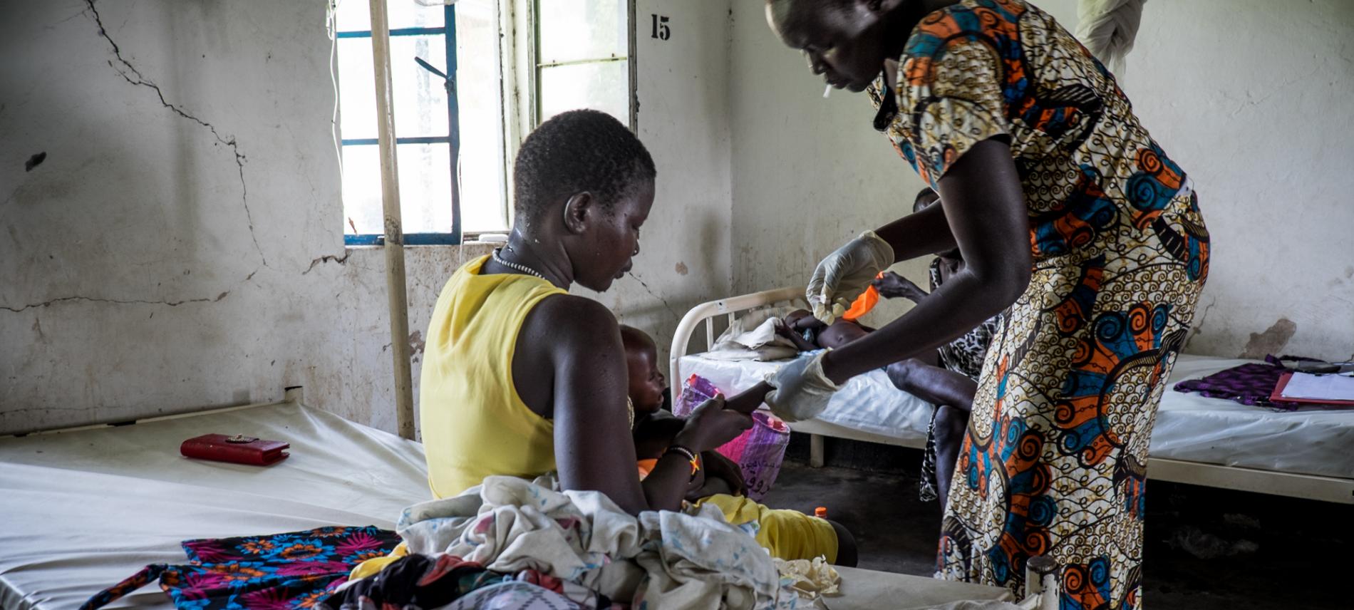 Medizinische Basisversorgung im Südsudan. Foto: Bruno Abarca