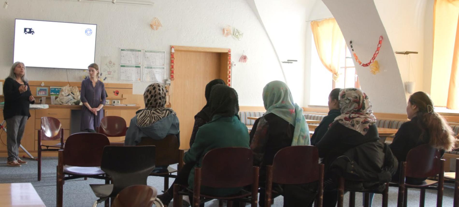 Workshop mit geflüchteten Frauen im Ankerzentrum. Foto: Ärzte der Welt