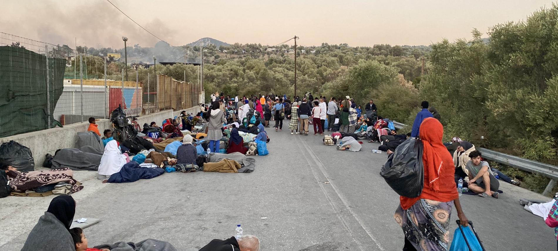 Flüchlinge auf Lesbos nach dem Feuer in Moria