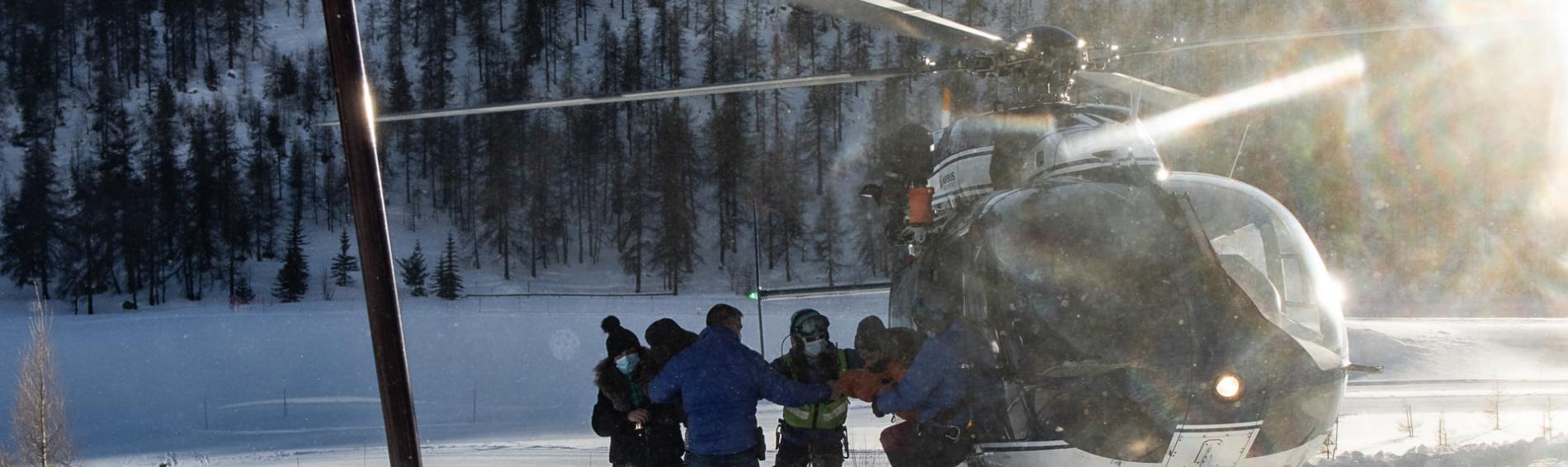 Bereits im Januar hatte ein Bergrettungshubschrauber eine geflüchtete Familie am Grenzposten von Montgenèvre abgesetzt, statt sie ins Krankenhaus zu bringen. Foto: Baptiste Soubra 