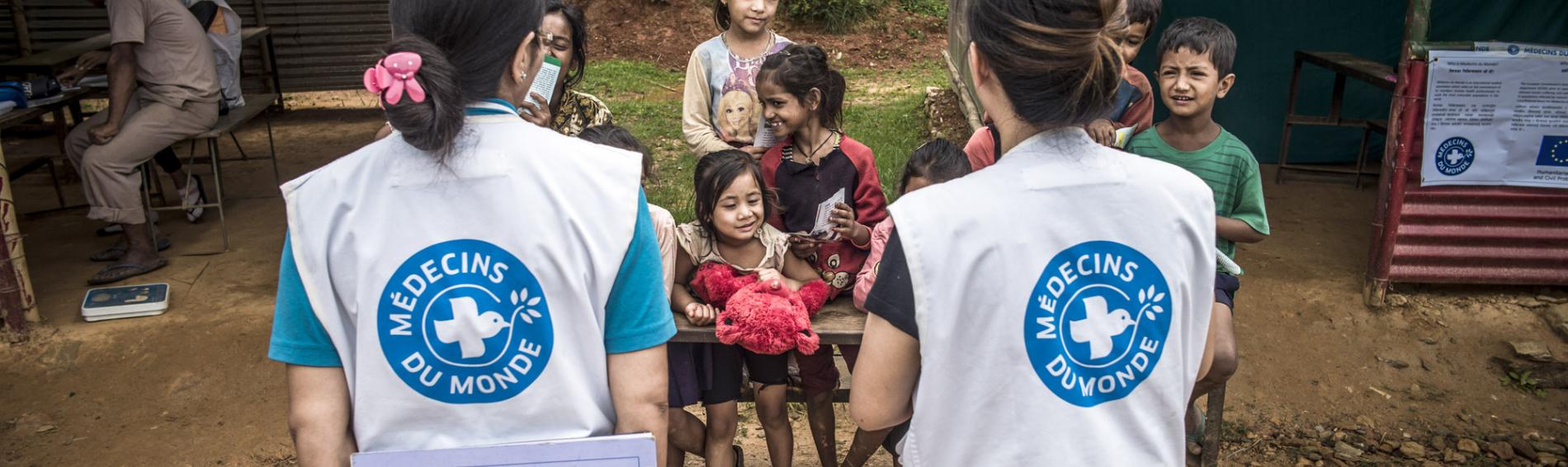 Nach dem verheerenden Erdbeben in Nepal unterstützt Ärzte der Welt mit Erste-Hilfe Maßnahmen, Wiederaufbau von Gesundheitseinrichtungen und medizinischen Schulungen | © Olivier Papegnies