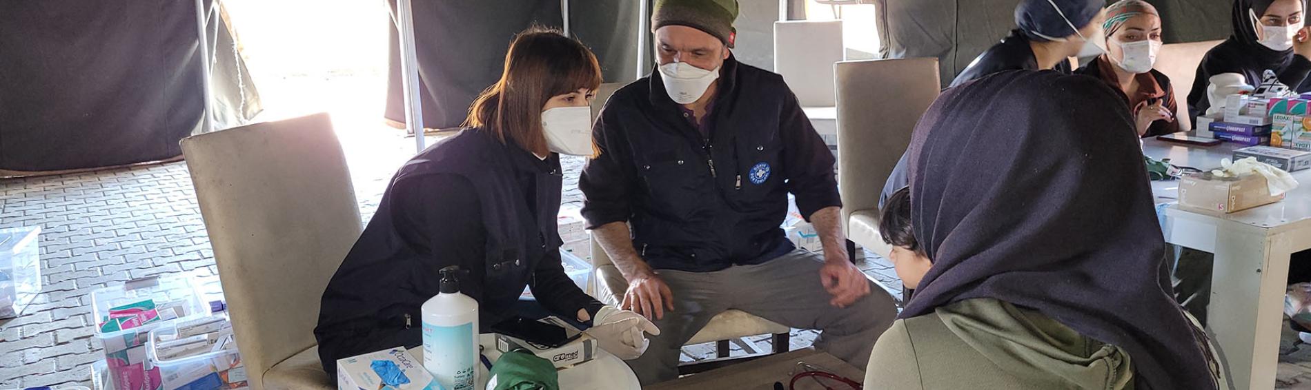 Dr. Günter Fröschl bei der Arbeit im Erdbebengebiet