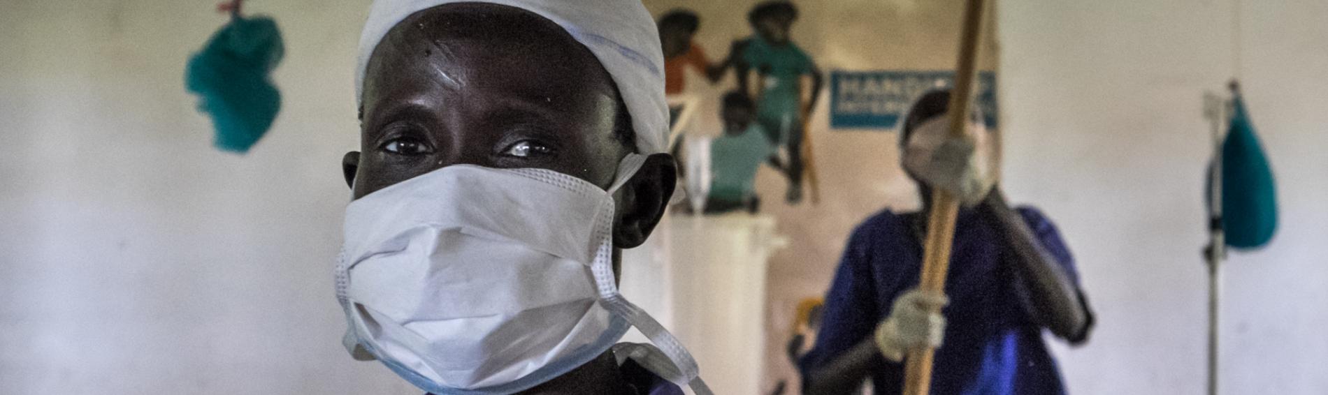 Arzt in einem Krankenhaus im Südsudan. Foto: Bruno Abarca