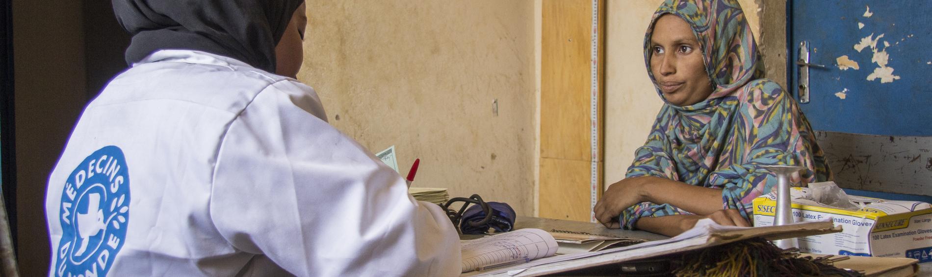 Beratung einer Schwangeren in Mali. Foto: Ärzte der Welt