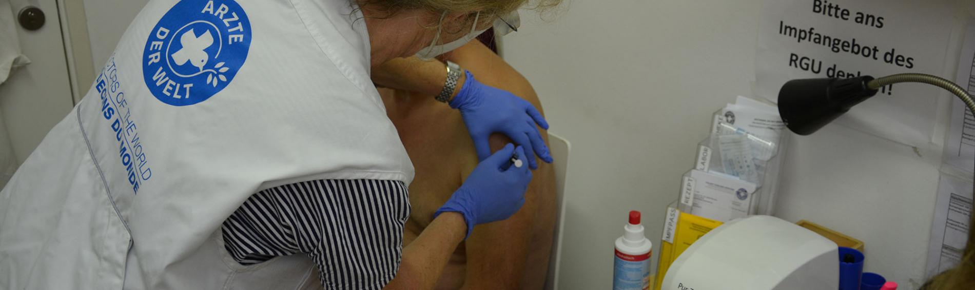 Impfsprechstunde in der medizinischen Anlaufstelle. Foto: Ärzte der Welt