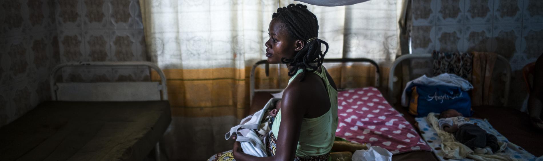 Eine kongolesische Frau mit ihrem Baby. Foto: Olivier Papegnies