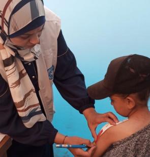 Untersuchung von Kindern im Gaza-Streifen. Foto: Ärzte der Welt