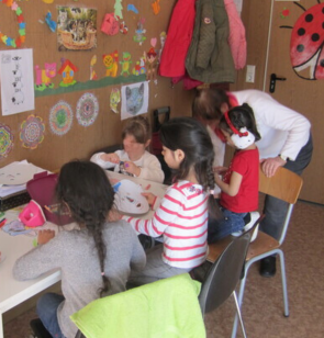 Ankerzentrum München Kinderbasteln