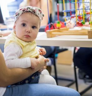 Ärzte der Welt leistet auch in Deutschland medizinische Hilfe für Menschen ohne Krankenversicherung. Hilfe für Kinder in Hamburg. Bild: Bente Stachowske