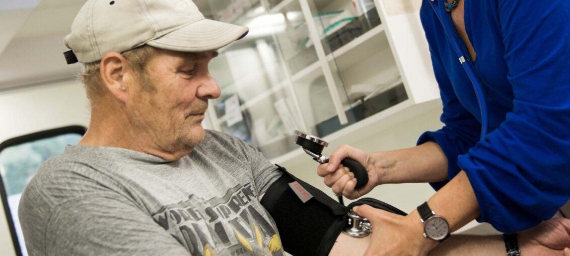 Nicht alle Menschen können sanktionslos von ihrem Recht auf Gesundheitsversorgung Gebrauch machen. | Foto: Mike Yousaf Nicht alle Menschen können sanktionslos von ihrem Recht auf Gesundheitsversorgung Gebrauch machen. | Foto: Mike Yousaf