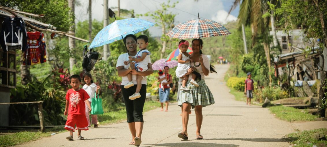 Frauen auf den Phillipinen. Foto: Sebastien Duijndam Frauen auf den Phillipinen. Foto: Sebastien Duijndam