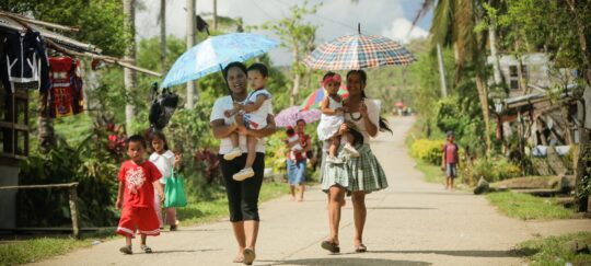 Frauen auf den Phillipinen. Foto: Sebastien Duijndam