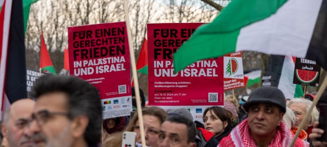 Kundgebung für einen gerechten Frieden in Palästina und Israel in Berlin. Foto: Stephane Lelarge
