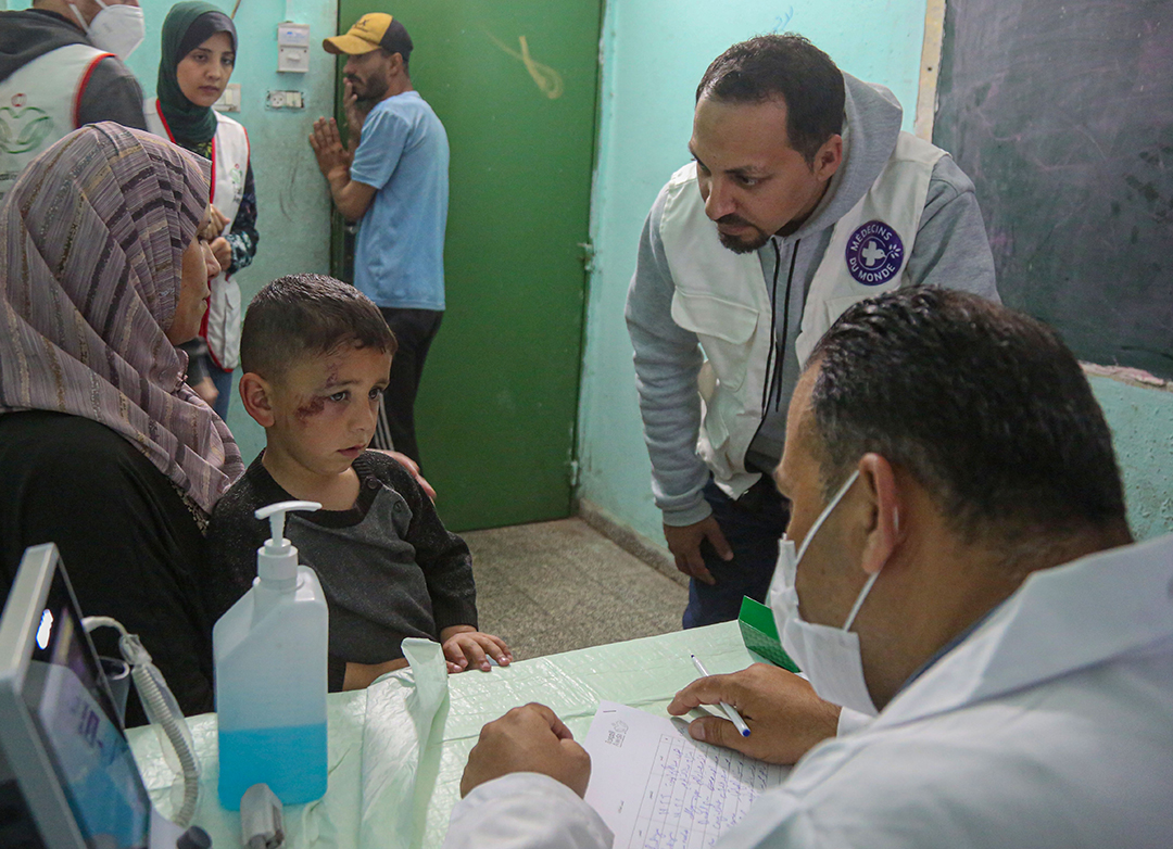 Mobiles Ärzte der Welt-Team bei einer Konsultation in der Stadt Rafah im Süden des Gazastreifens.
