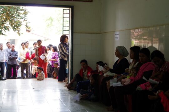 Patienten warten in Kambodscha auf ihren Termin. © Ärzte der Welt