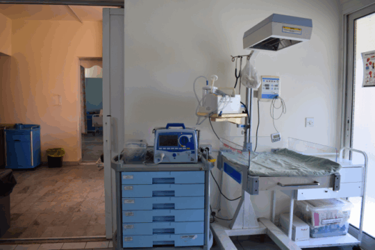 Eine Gesundheitseinrichtung im Libanon mit medizinischen Geräten für Neugeborene. © Ärzte der Welt