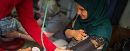 Medizinische Sprechstunde von open.med in Hamburg. © Bente Stachowske