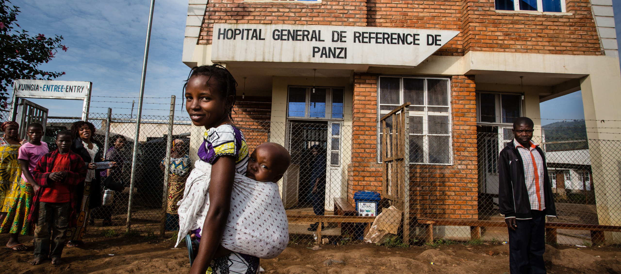 Die DR Kongo ist seit über dreißig Jahren von Konflikt und Krieg überschattet. Gleichzeitig ist das Gesundheitssystem in der DR Kongo vollständig überlastet.