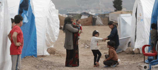 Familie in einer der Zeltstädte nach dem Erdbeben 2023 in Idlib. © Ärzte der Welt