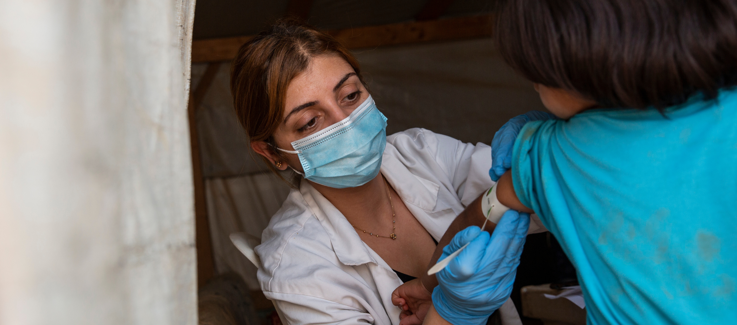 © Ärzte der Welt Bei einem Kind im Libanon wird der Ernährungszustand am Oberarm gemessen. © Ärzte der Welt