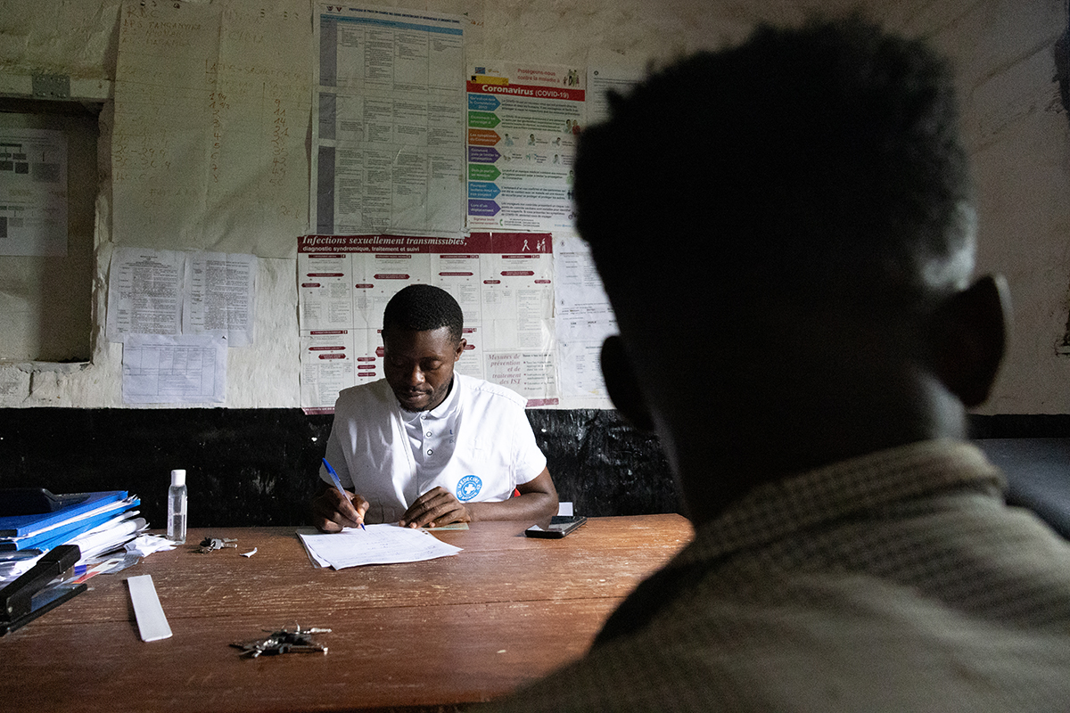 Rigobert Maupizi bespricht die weitere Therapie. 