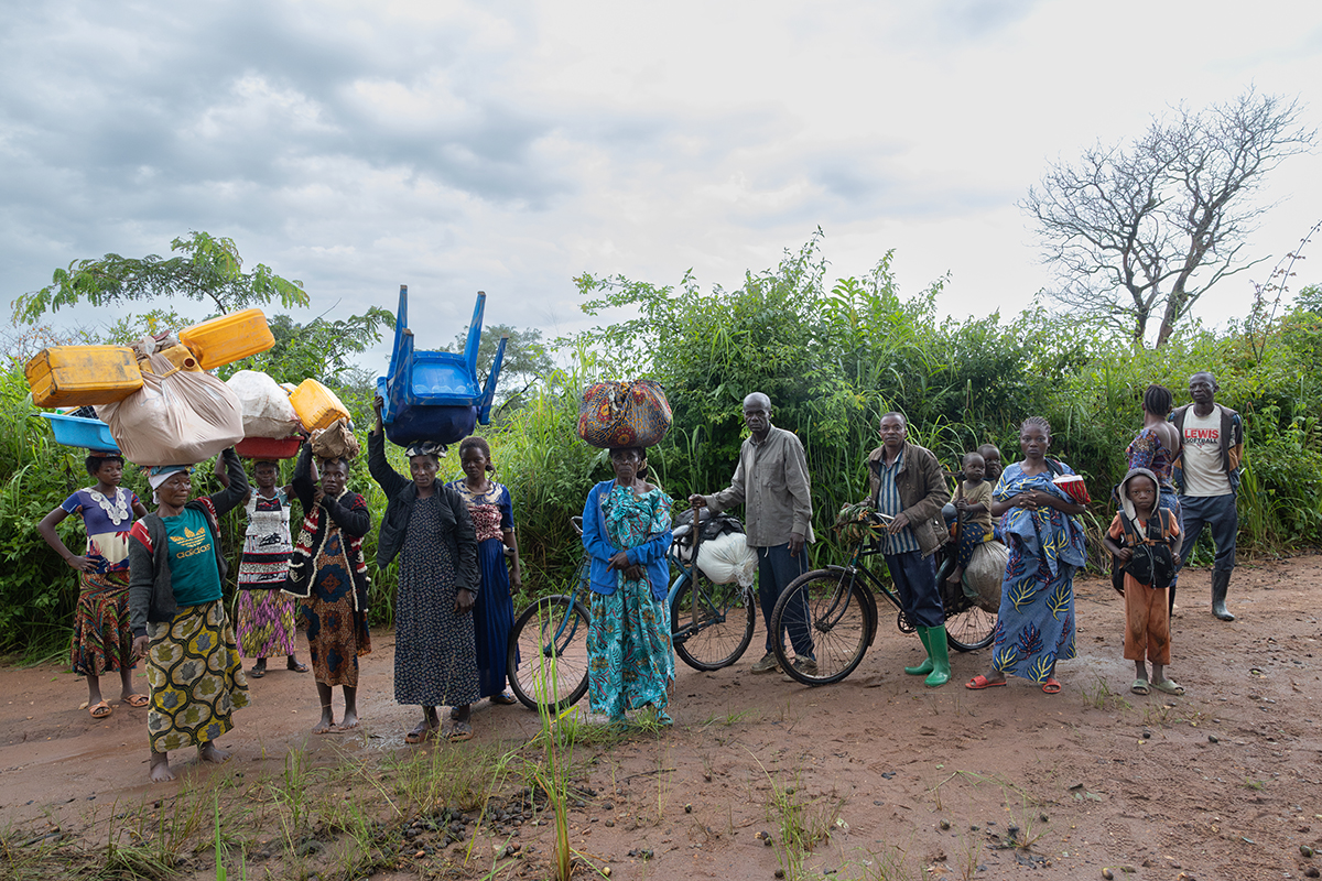 Familien im Komgo auf der Flucht.