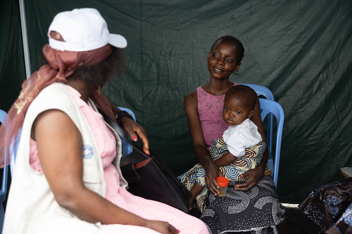 Mutter und Kind bei der ärztlichen Beratung