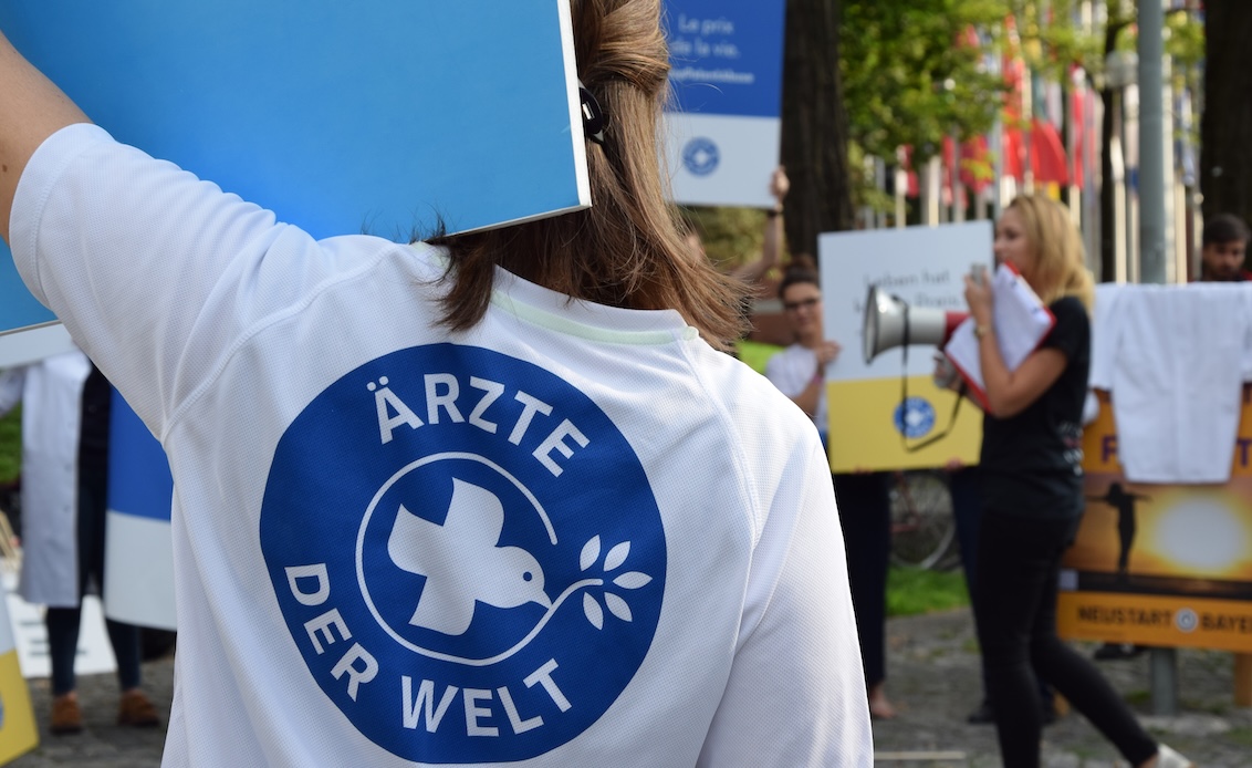 Ärzte der Welt Mitarbeitende bei einer Demonstration gegen Patentmissbrauch.