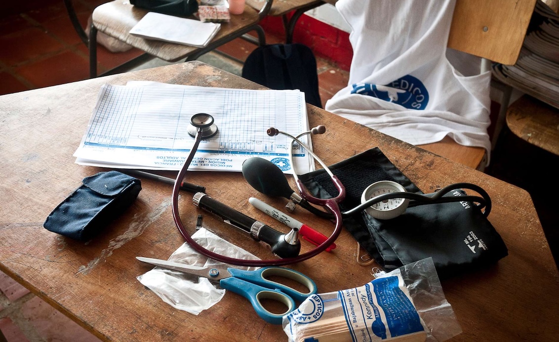 In Kolumbien wird die geleistete Arbeit der Ärzte der Welt Teams schriftlich dokumentiert.