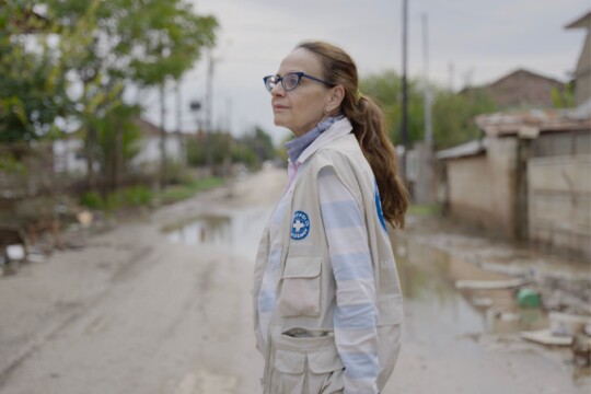 Eine Mitarbeitern von Ärzte der Welt besucht das Überschwemmungsgebiet in Thessaly. © Ärzte der Welt