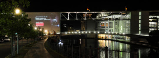 Protest in Berlin: Projektionen gegen §87 AufenthG