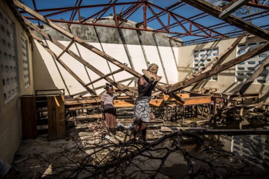 Erdbeben und Tropensturm verwüsten das Land