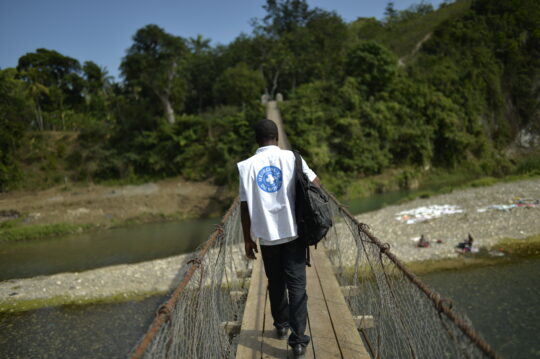 Organisationen fordern besseren Schutz für Helferinnen und Helfer