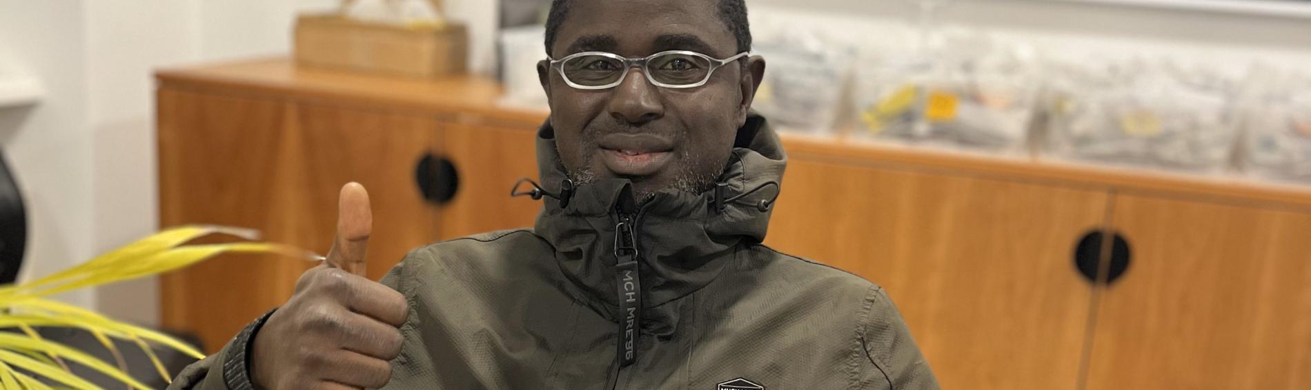 Patient der Brillensprechstunde von open.med Lichtenberg. Foto: Ärzte der Welt