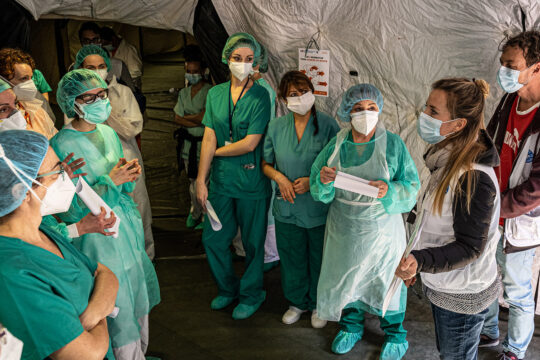 Zu Hause gegen COVID-19