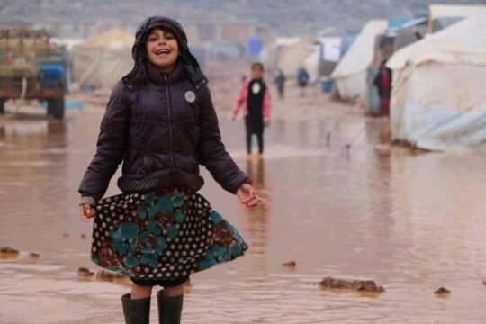 Ausharren in überfluteten Camps