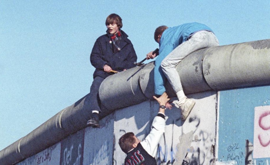 Ende des Kalten Krieges: Die Berliner Mauer fällt.