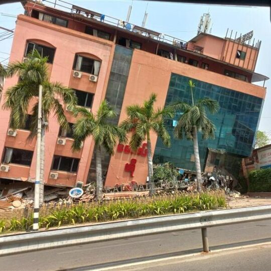 Myanmar: Ein Gebäude ist nach dem Erdbeben eingestürzt. © Ärzte der Welt Title-Tag: © Ärzte der Welt