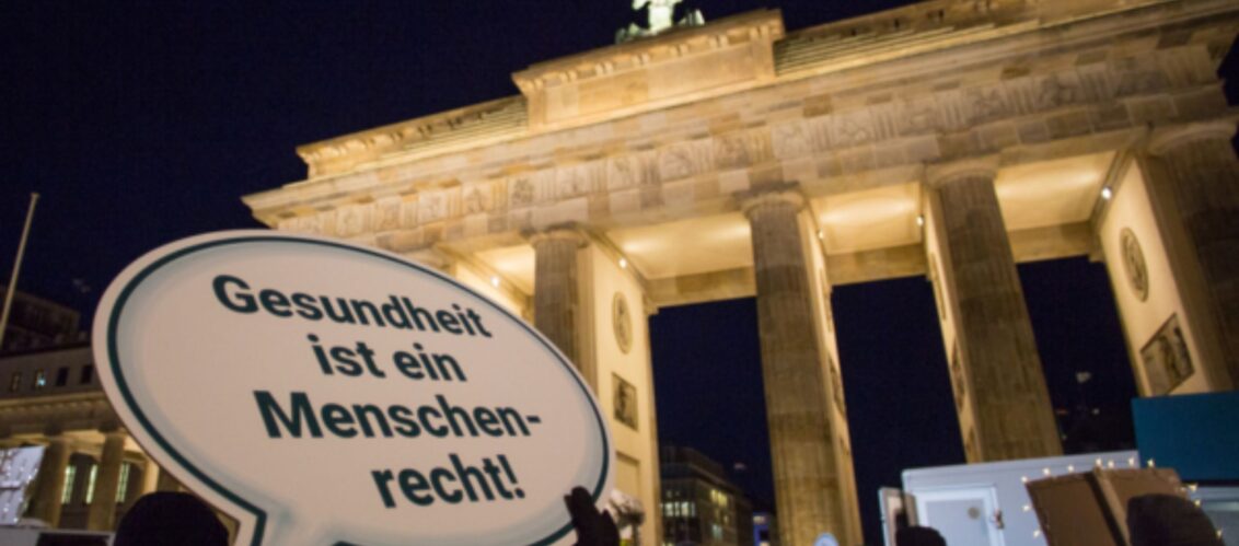 Auf einer Kundgebung zu Gesundheit ist ein Menschenrecht. Foto: Walter Wetzler