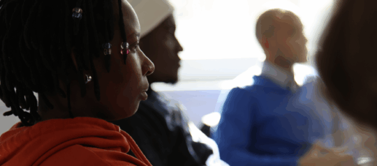 Mehrere Personen in einer Selbsthilfegruppe