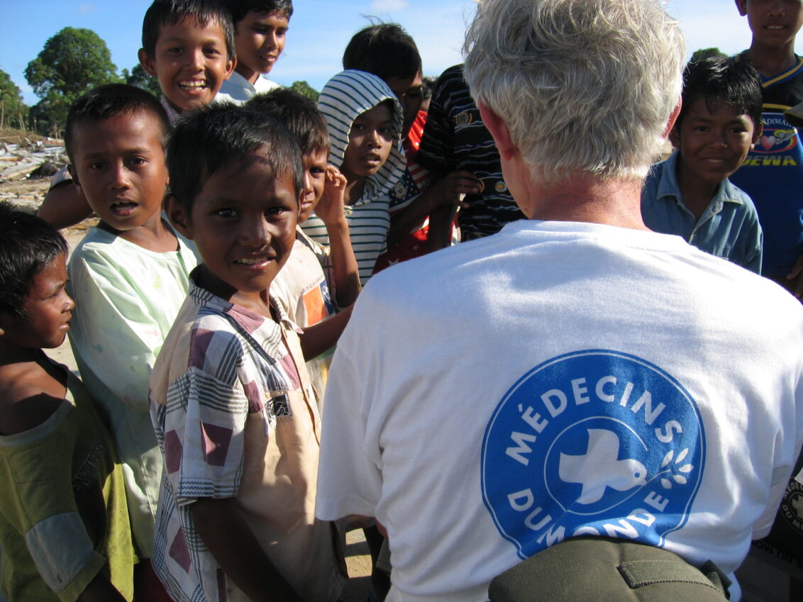 Nach dem verheerenden Tsunami leistet Ärzte der Welt Nothilfe und hilft beim Wiederaufbau.