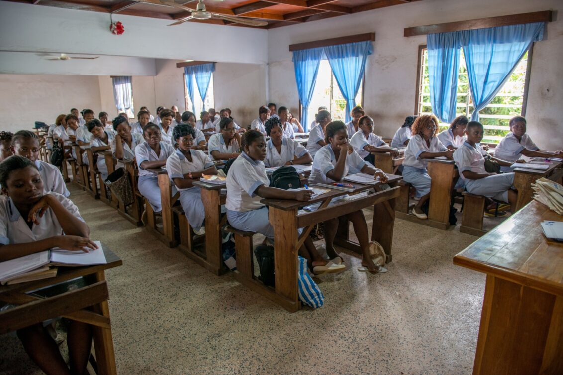 Ärzte der Welt bildet Hebammen in Togo aus.