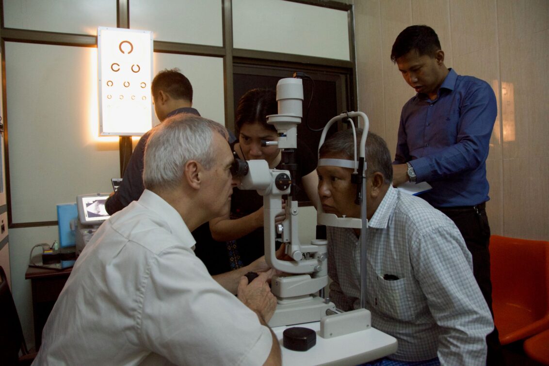 Medizinische Teams von Ärzte der Welt behandeln Menschen mit Augenkrankheiten in Myanmar.