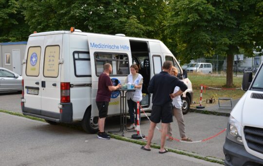 Behandlungsbus von Ärzte der Welt beim Übernachtungsschutz in München.