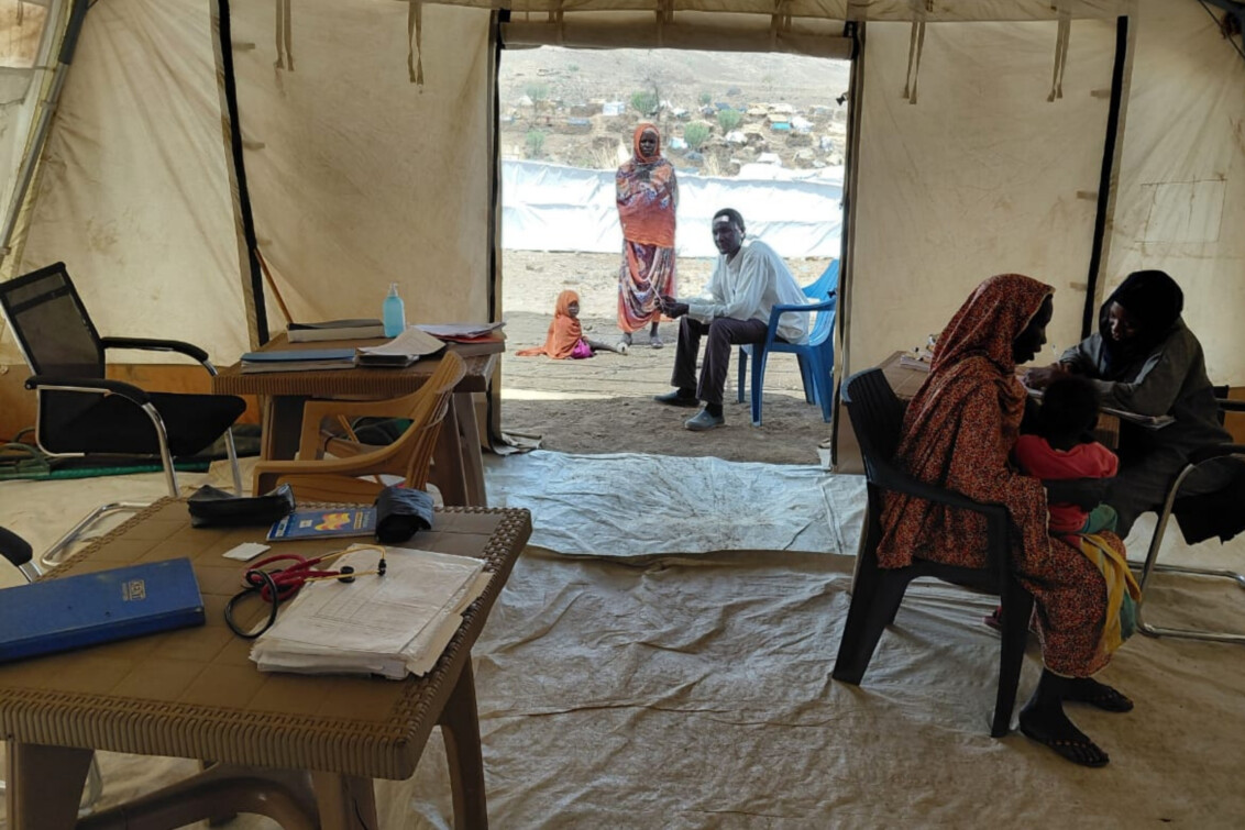 Im Inneren der mobilen Zeltklinik von „Ärzte der Welt“ in Darfur, Sudan. © Ärzte der Welt